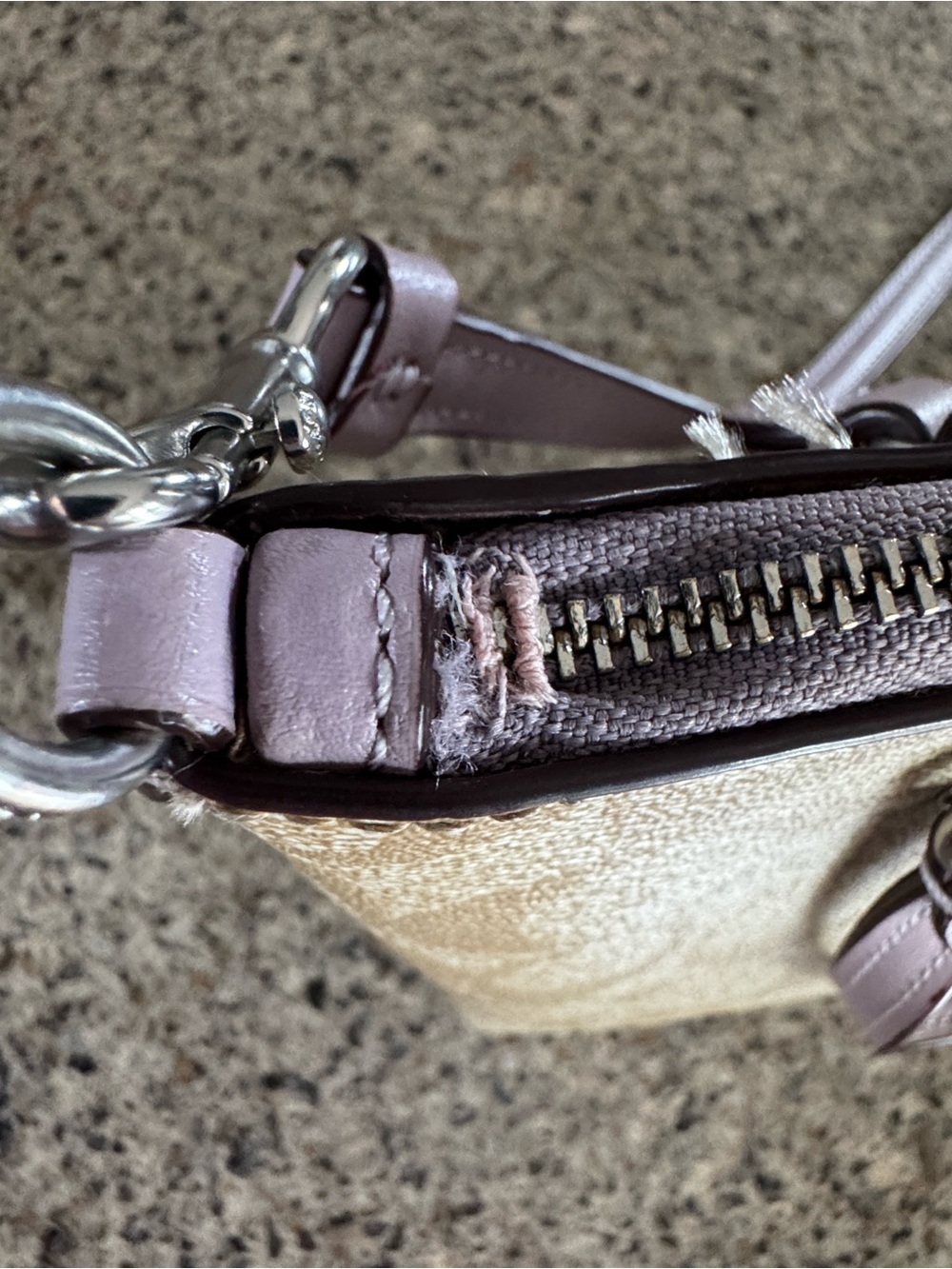 ❤️Very cute ❤️Coach Tan Signature Canvas Crossbody Satchel with Lilac Trim - Picture 15 of 17